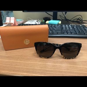 Perfect condition Tory Burch Sunglasses